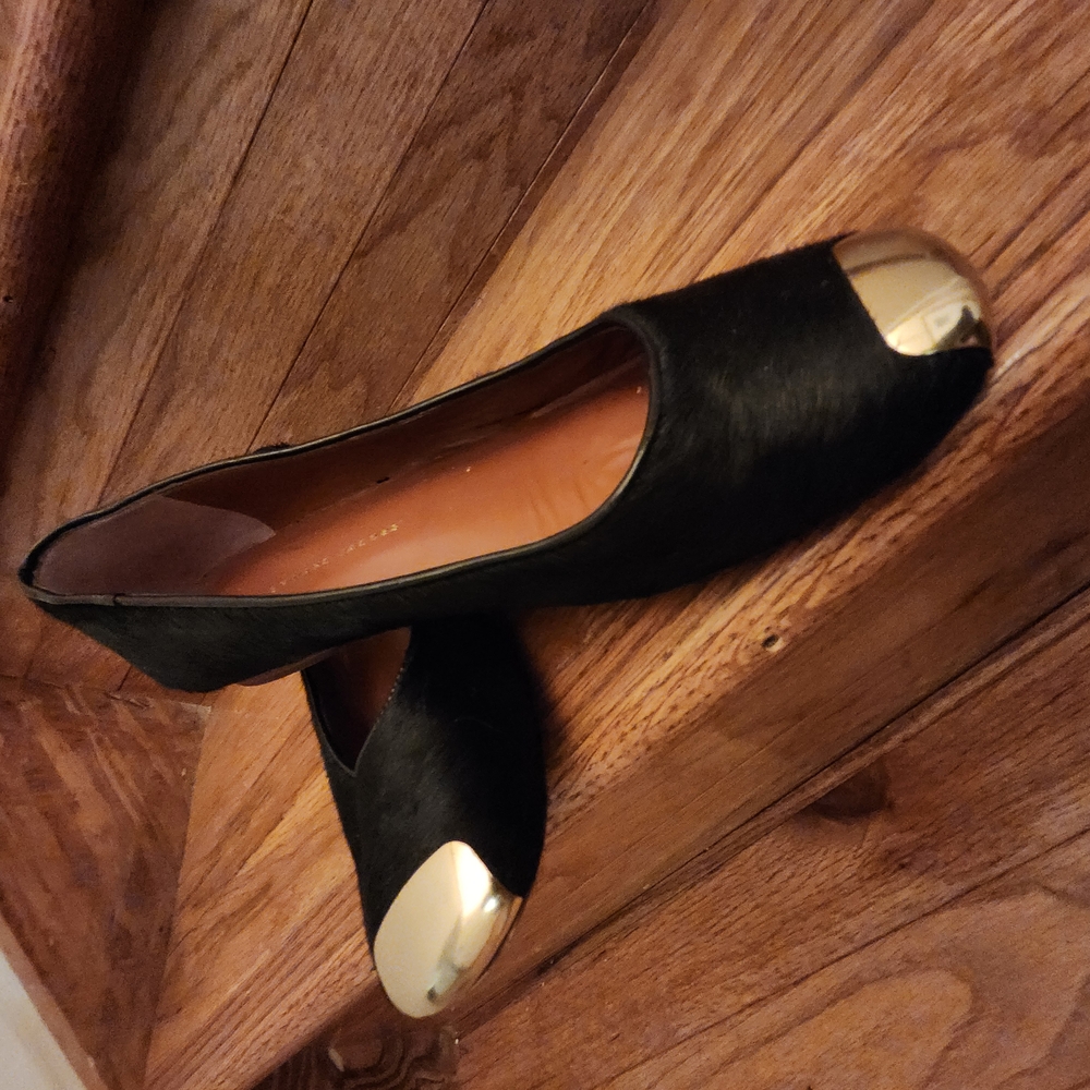 Elegant Black and Gold Women's Flats